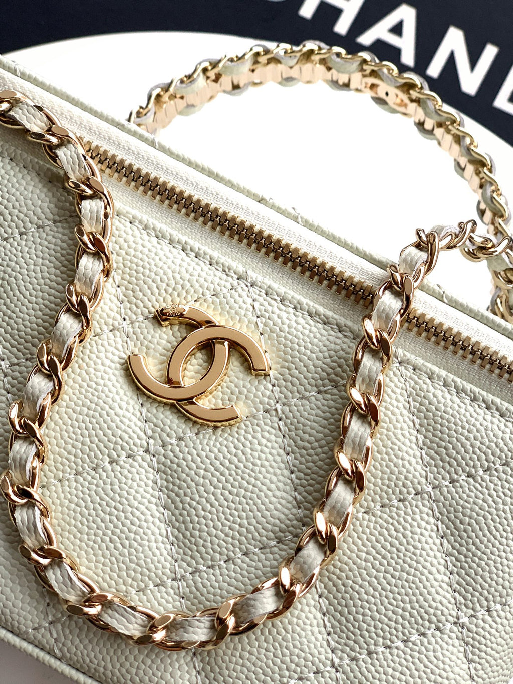 Chanel 26C Cruise Vanity Case - Light Grey Quilted Leather with Pearl Handle & Diamond-Inlaid Logo (9.5 x 17 x 8 cm)