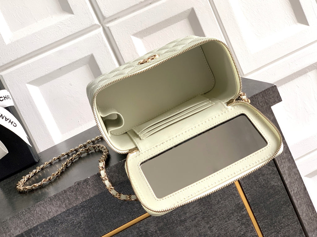 Chanel 26C Cruise Vanity Case - Light Grey Quilted Leather with Pearl Handle & Diamond-Inlaid Logo (9.5 x 17 x 8 cm)