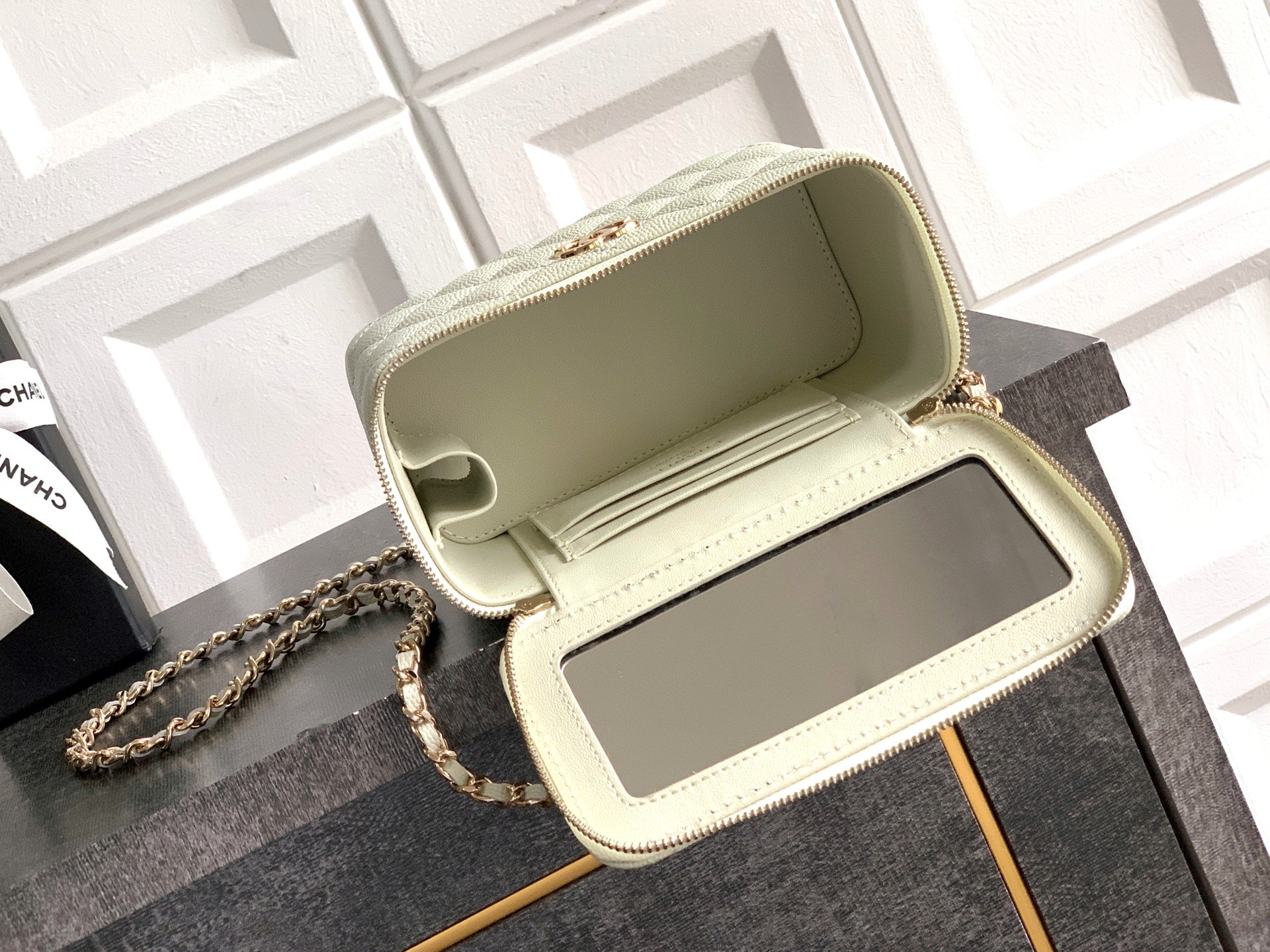 Chanel 26C Cruise Vanity Case - Light Grey Quilted Leather with Pearl Handle & Diamond-Inlaid Logo (9.5 x 17 x 8 cm)