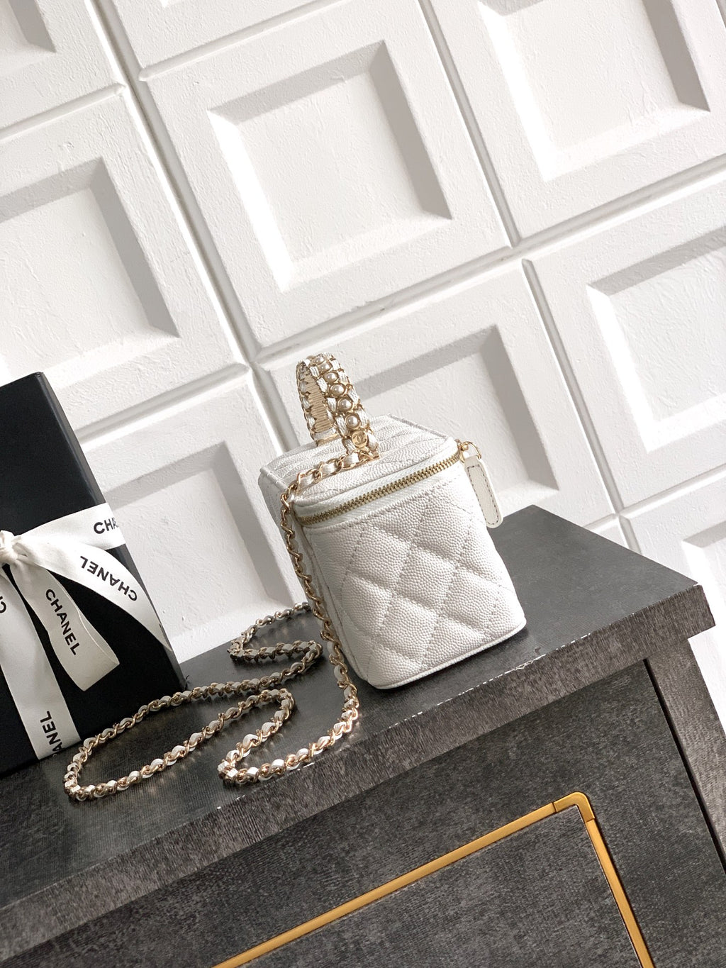 Chanel 26C Cruise Vanity Case - Creamy White Quilted Leather with Pearl Handle & Diamond-Inlaid Logo (9.5 x 17 x 8 cm)