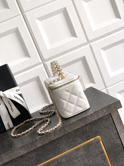 Chanel 26C Cruise Vanity Case - Creamy White Quilted Leather with Pearl Handle & Diamond-Inlaid Logo (9.5 x 17 x 8 cm)