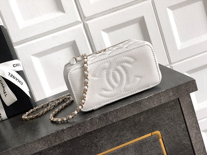 Chanel 26C Cruise Vanity Case - Creamy White Quilted Leather with Pearl Handle & Diamond-Inlaid Logo (9.5 x 17 x 8 cm)