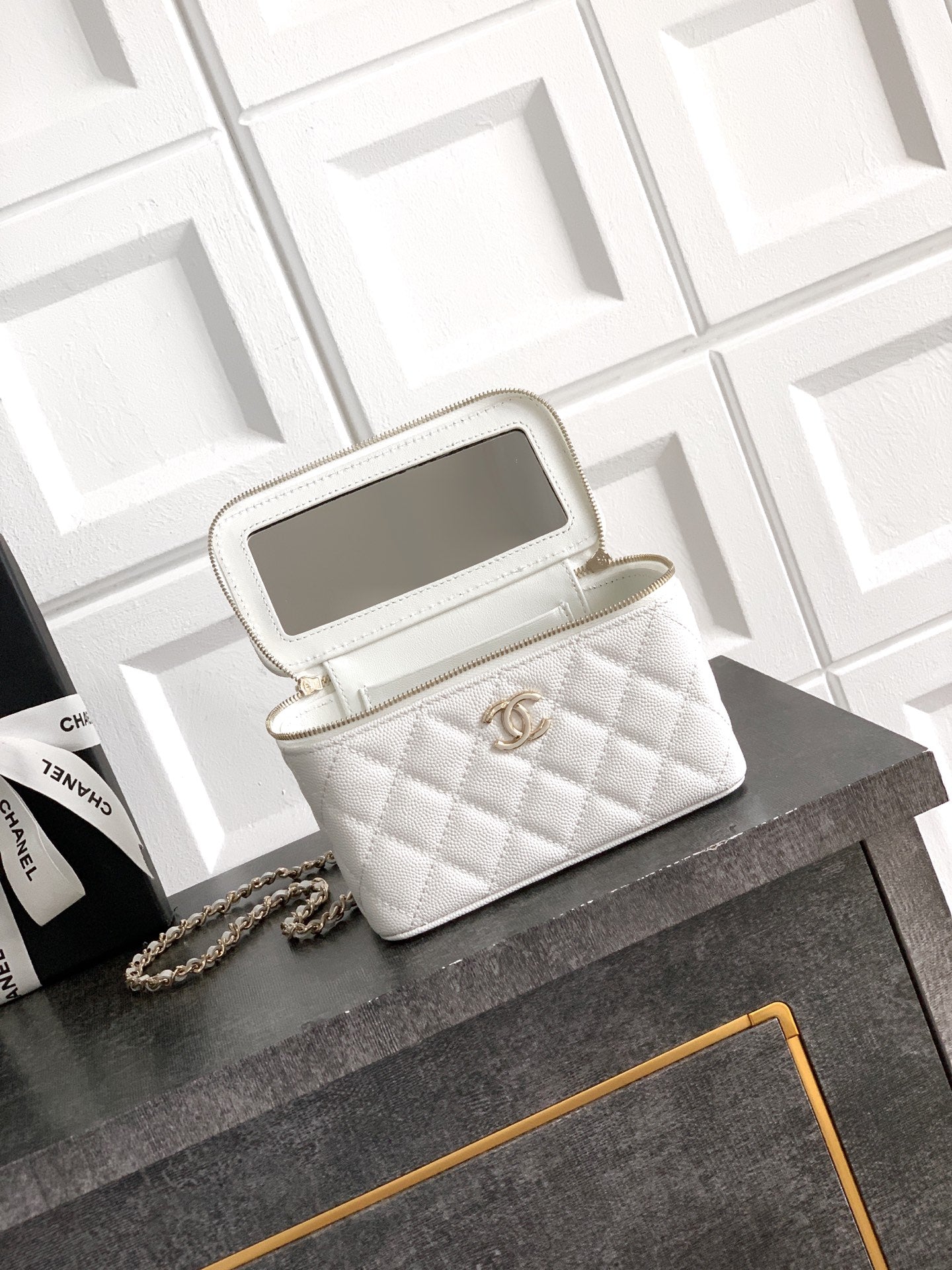 Chanel 26C Cruise Vanity Case - Creamy White Quilted Leather with Pearl Handle & Diamond-Inlaid Logo (9.5 x 17 x 8 cm)