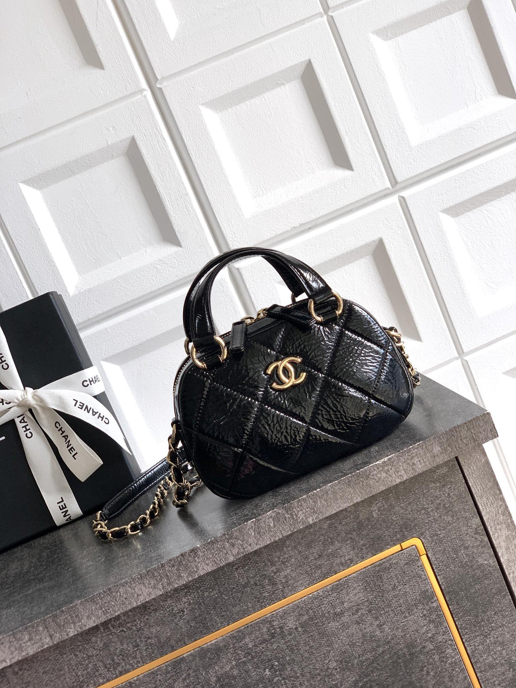 Chanel 25N Patent Leather Shell Bag - Classic Quilted Design with Dual Handles & Chain Strap (18 x 13 x 7 cm)