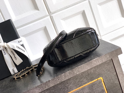 Chanel 25N Patent Leather Shell Bag - Classic Quilted Design with Dual Handles & Chain Strap (18 x 13 x 7 cm)