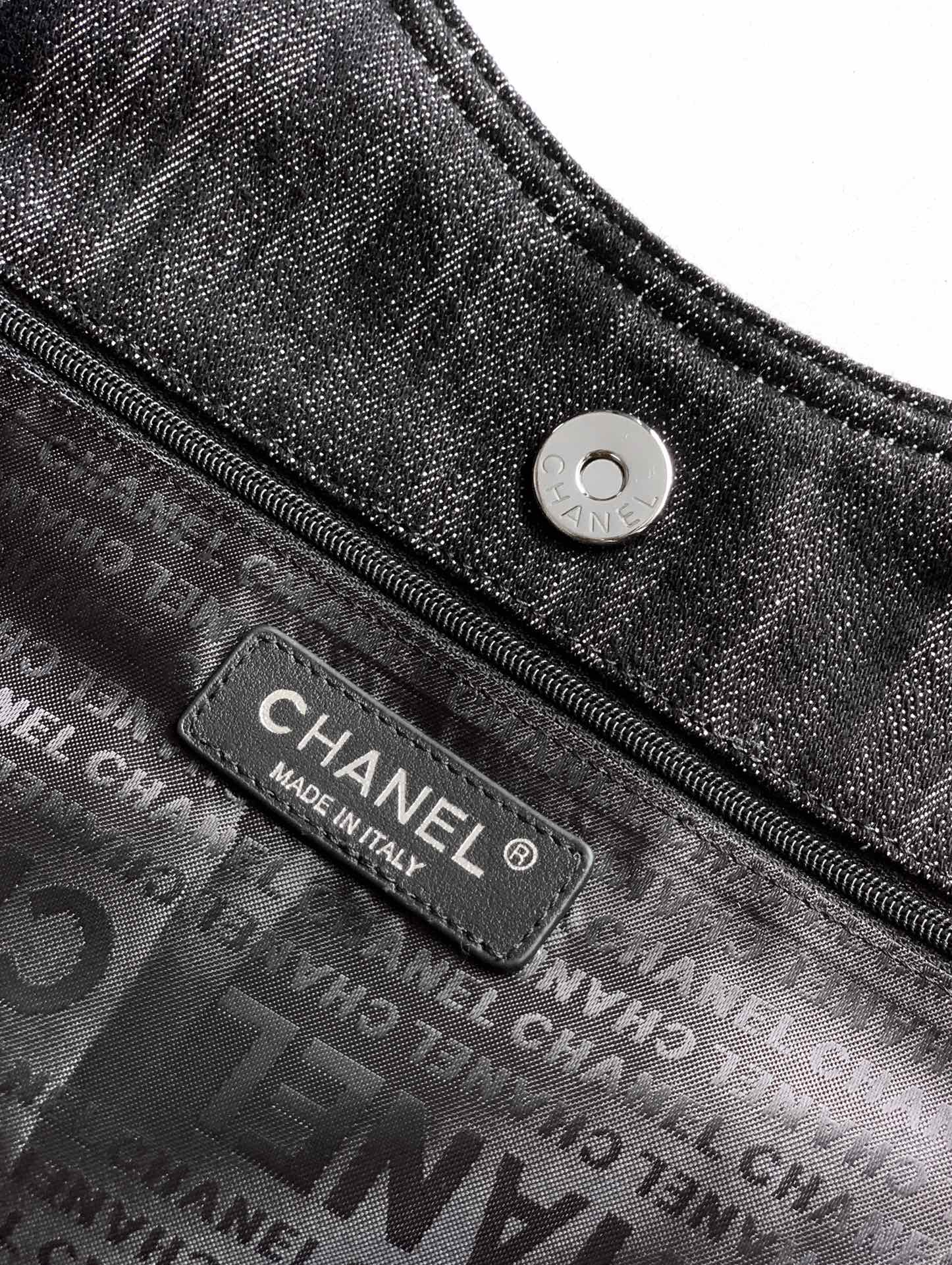 Chanel Denim Tote Bag Medium Black