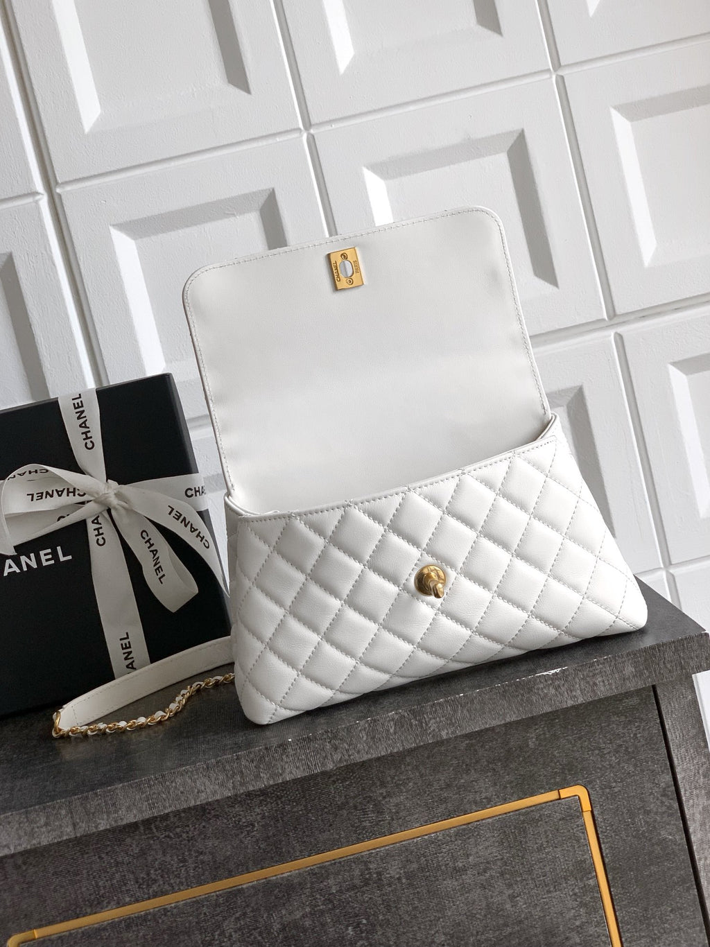 Chanel Coco Handle 23 Ivory White Gold Diamond Handle 25A