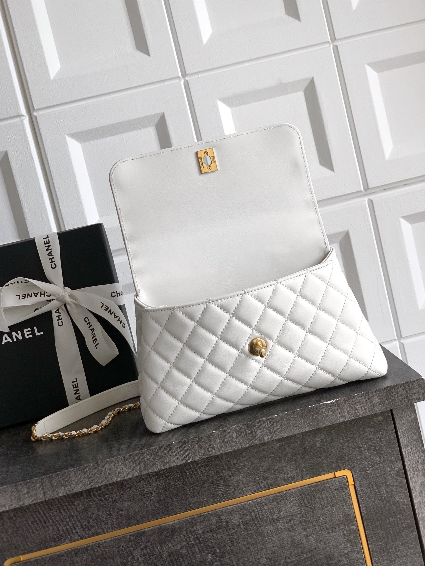 Chanel Coco Handle 23 Ivory White Gold Diamond Handle 25A
