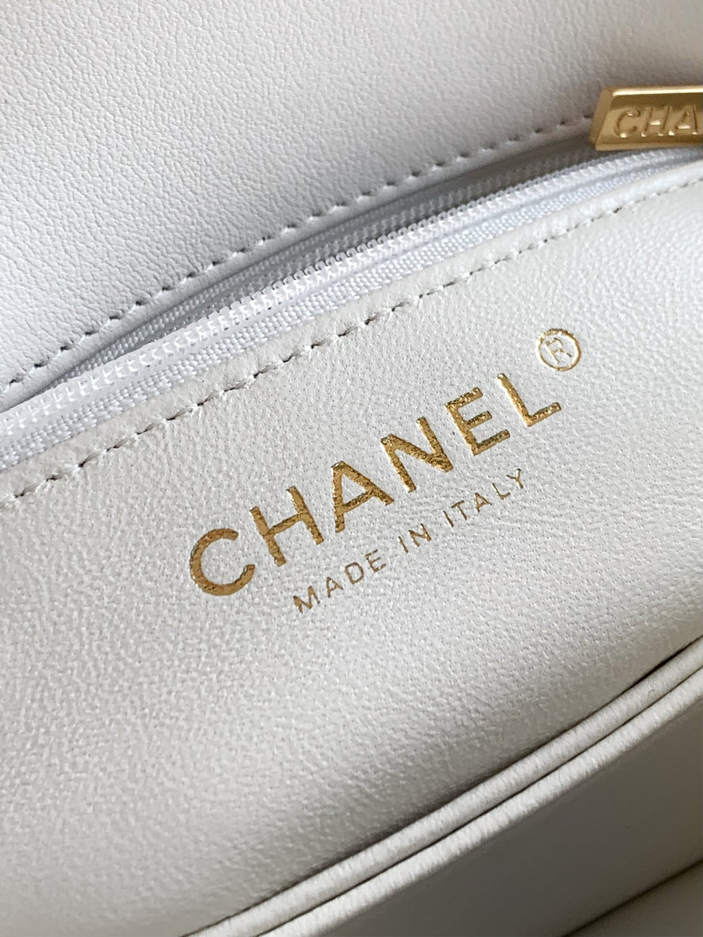 Chanel Coco Handle 23 Ivory White Gold Diamond Handle 25A