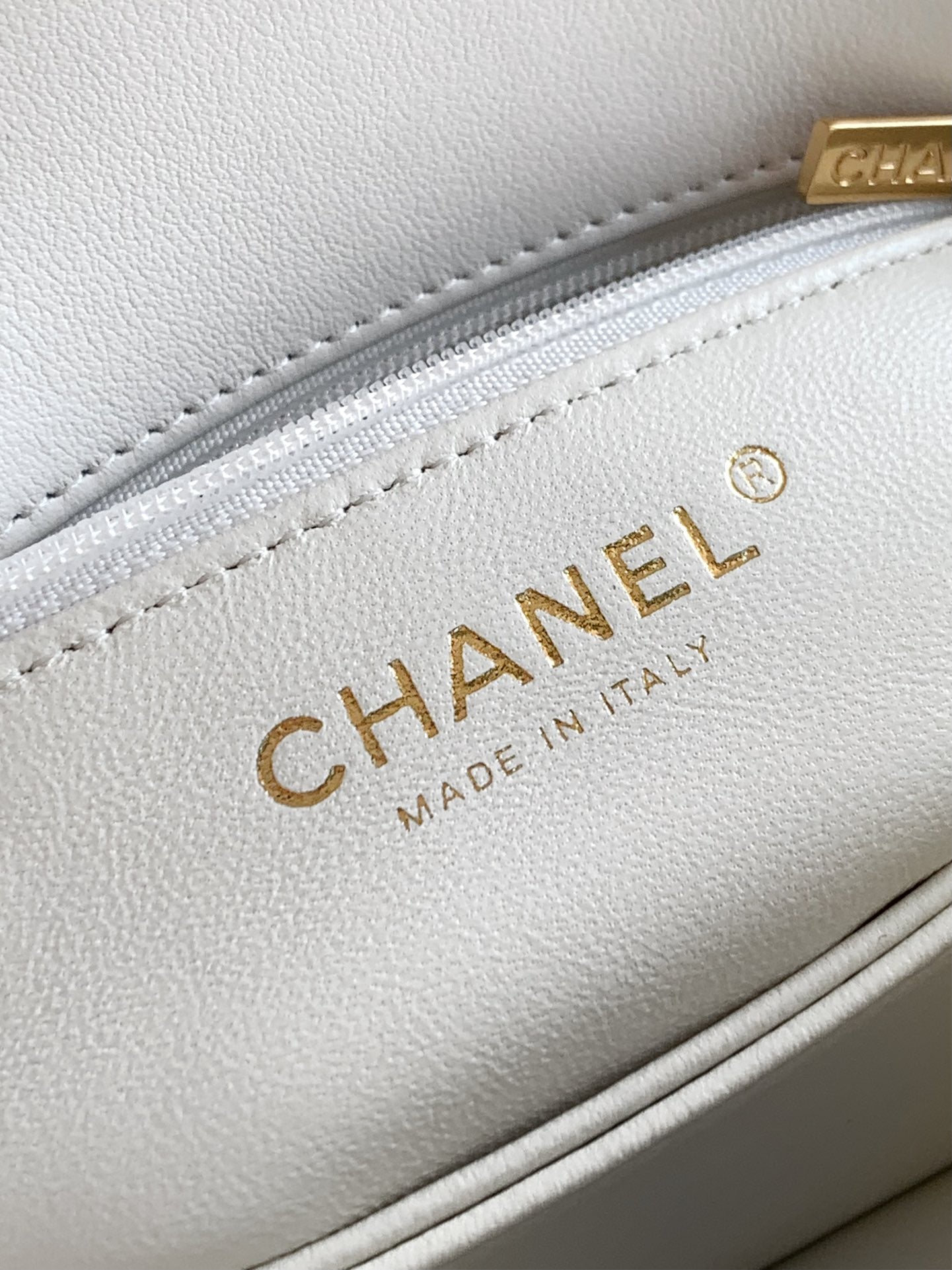 Chanel Coco Handle 23 Ivory White Gold Diamond Handle 25A