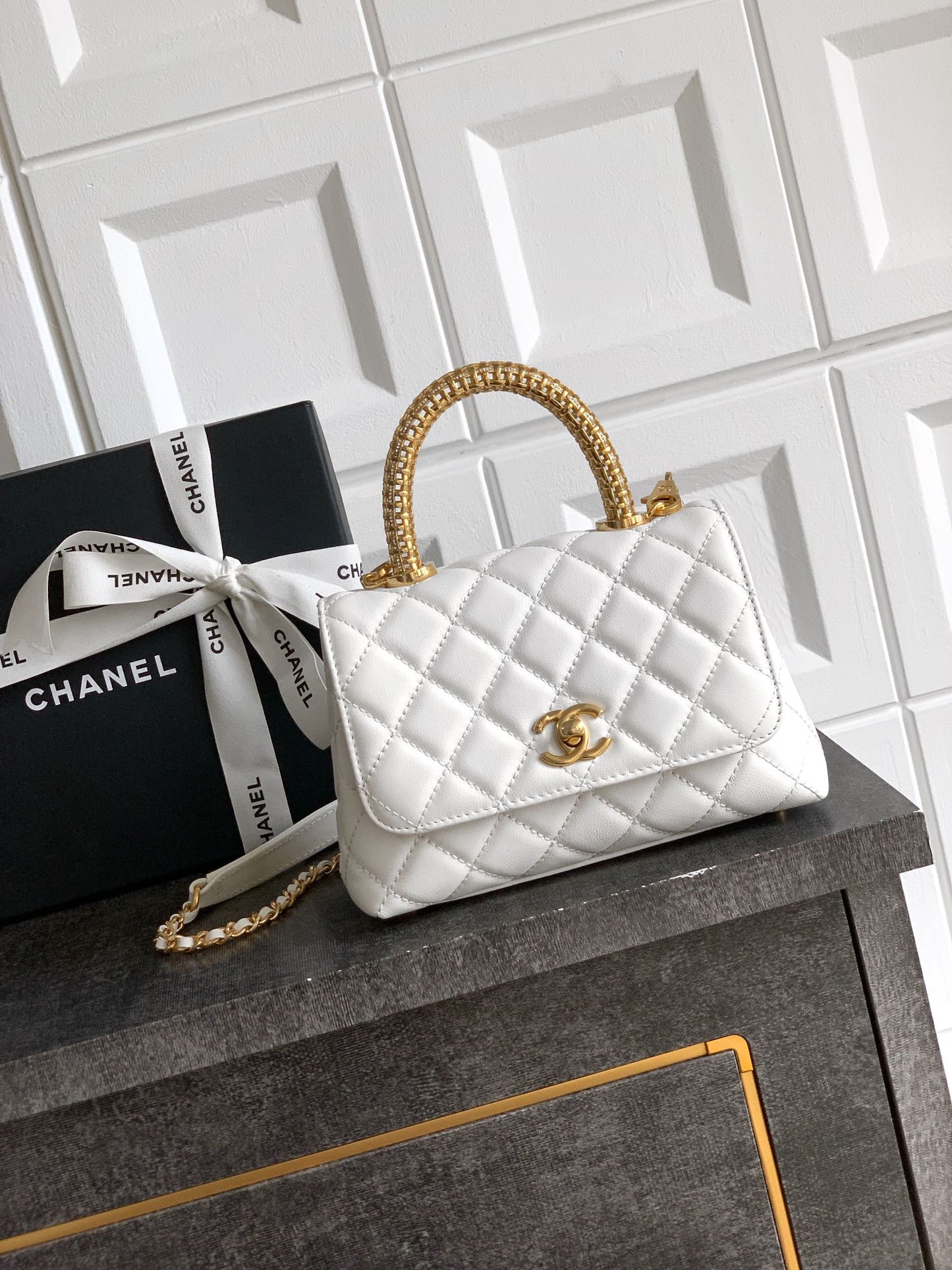 Chanel Coco Handle 19 Ivory White Gold Diamond Handle 25A