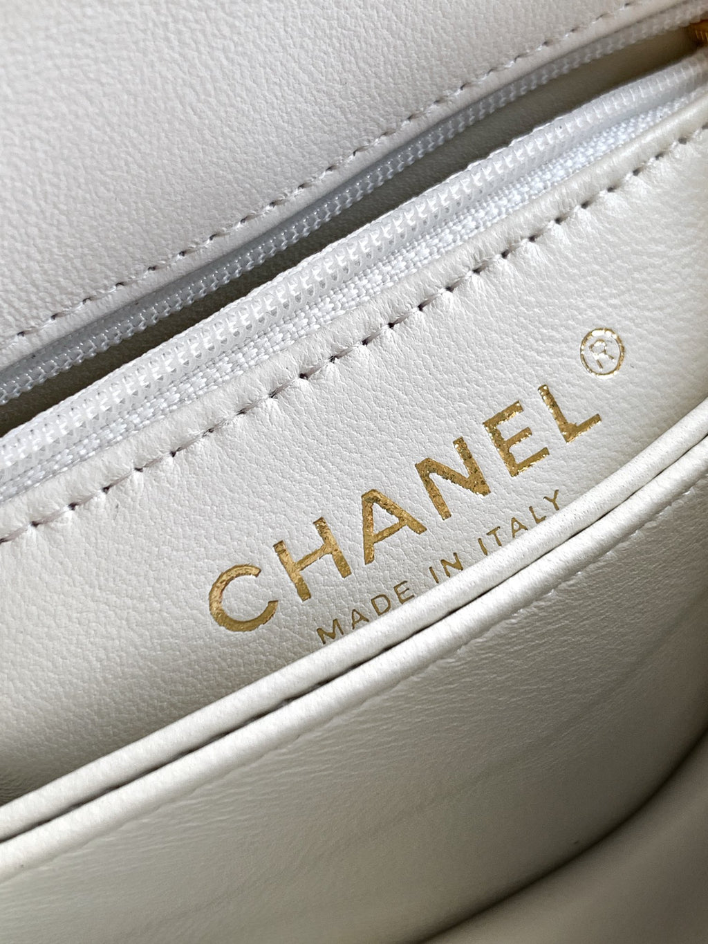 Chanel Coco Handle 19 Ivory White Gold Diamond Handle 25A