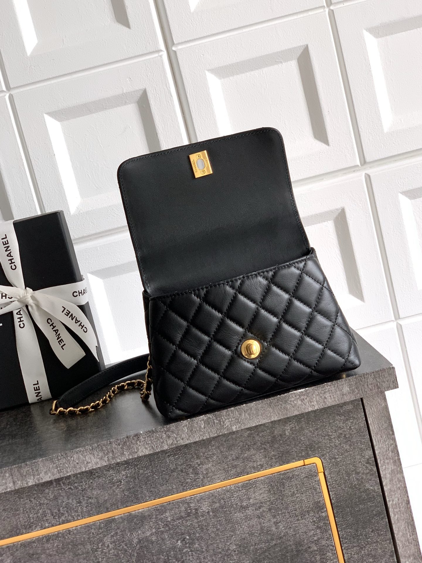 Chanel Coco Handle 19 Black Gold Diamond Handle 25A
