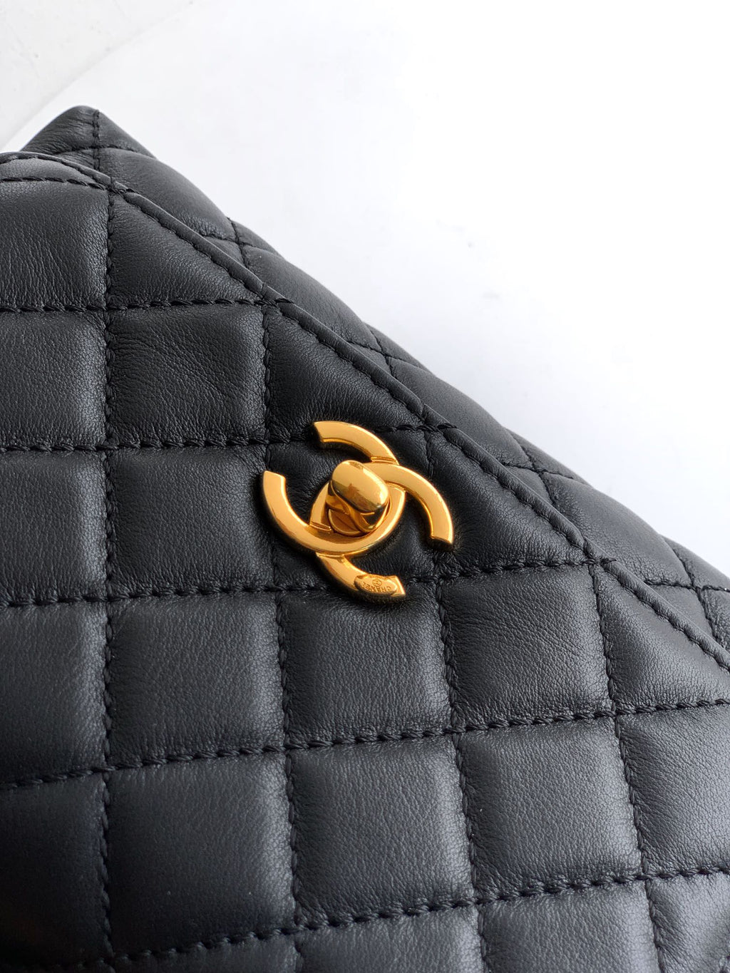 Chanel Coco Handle 19 Black Gold Diamond Handle 25A