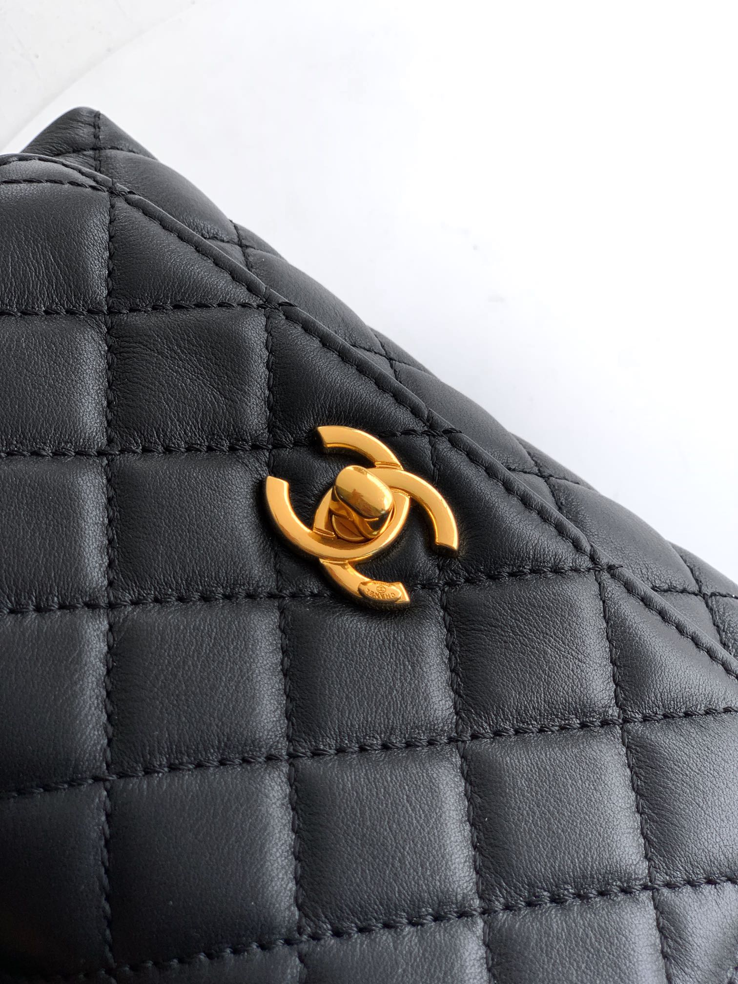 Chanel Coco Handle 19 Black Gold Diamond Handle 25A