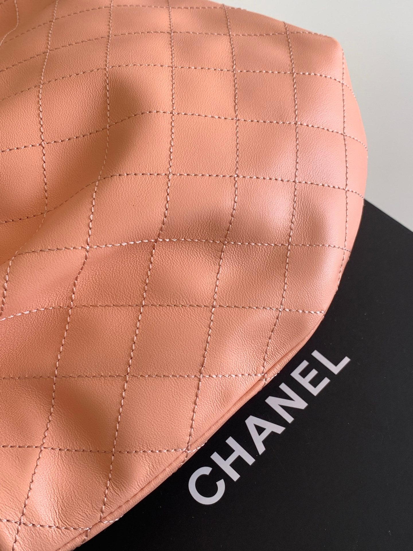 Chanel Large Tote Bag with Tortoiseshell Resin Handle (26C) — Peach Pink Lambskin