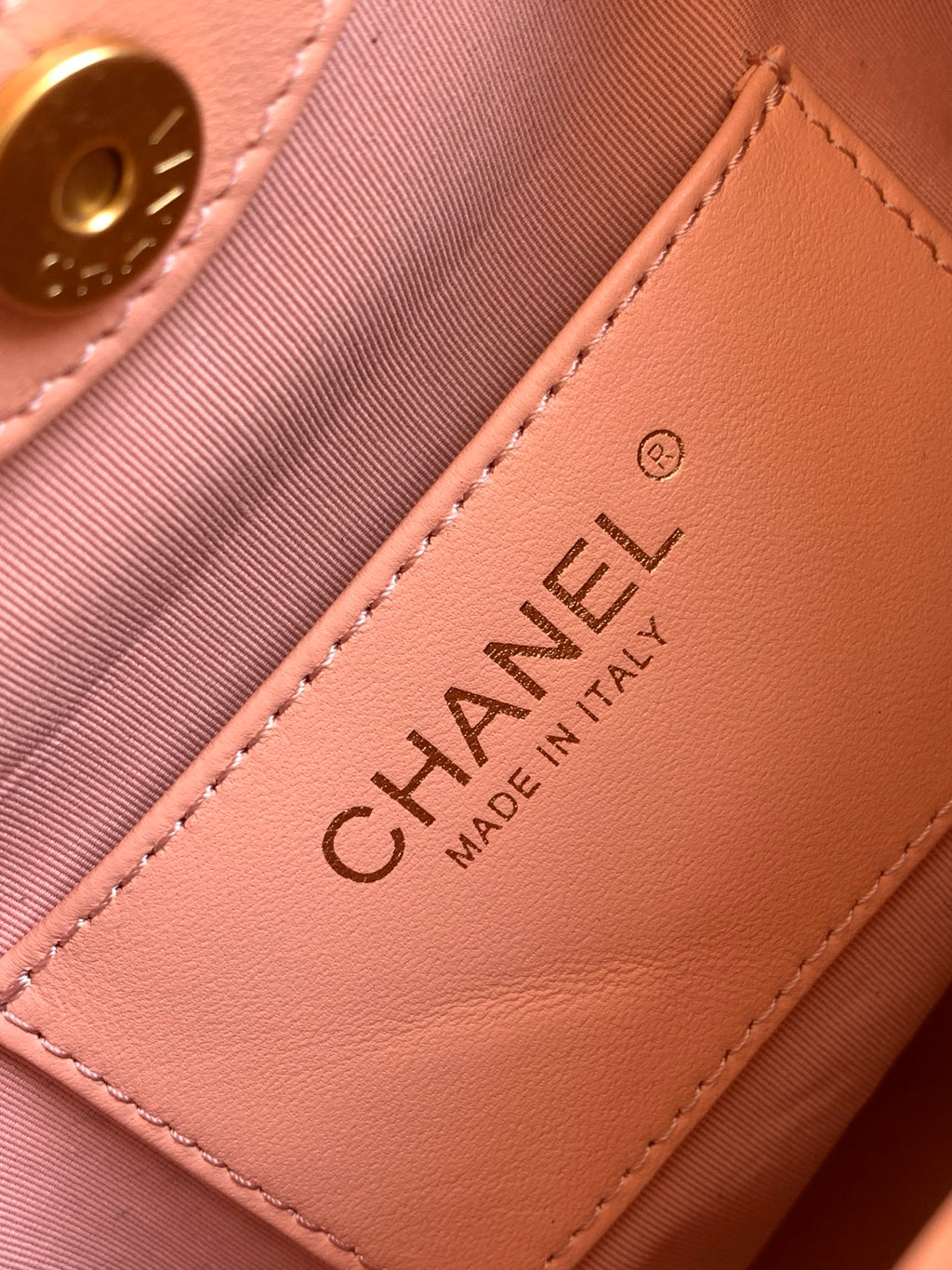 Chanel Large Tote Bag with Tortoiseshell Resin Handle (26C) — Peach Pink Lambskin