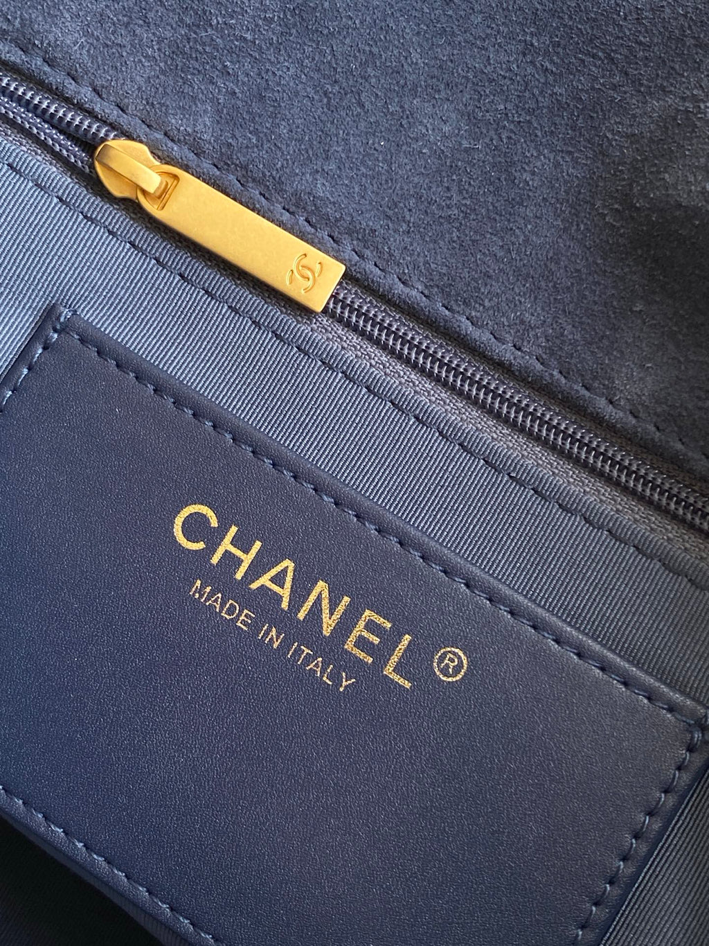 Chanel Classic Flap Bag Medium Navy Blue Suede 26C — 18x26x7cm