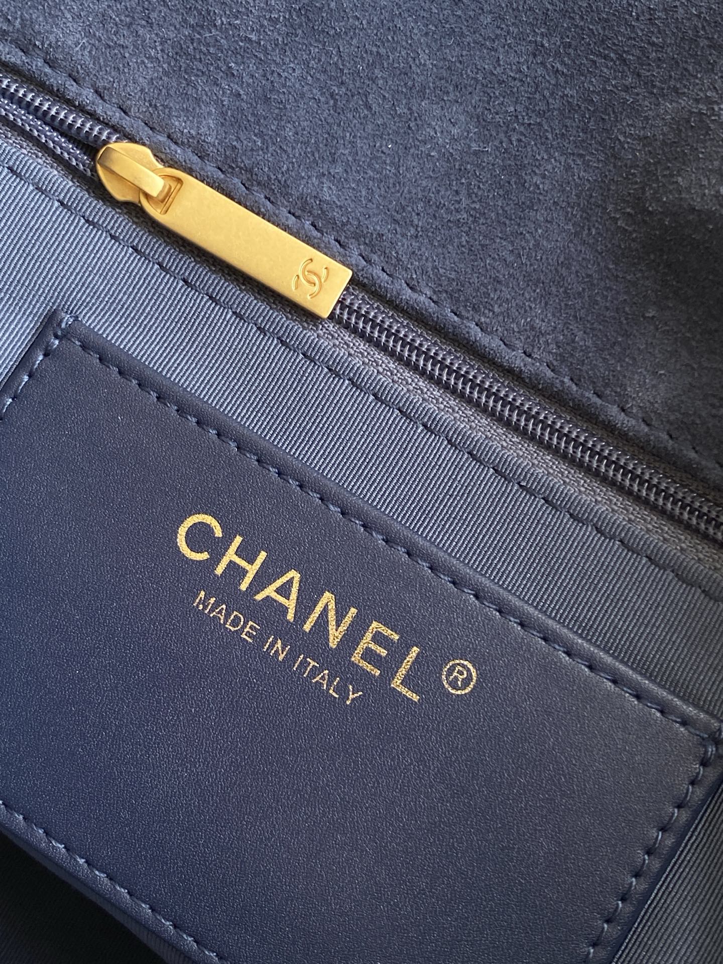 Chanel Classic Flap Bag Medium Navy Blue Suede 26C — 18x26x7cm