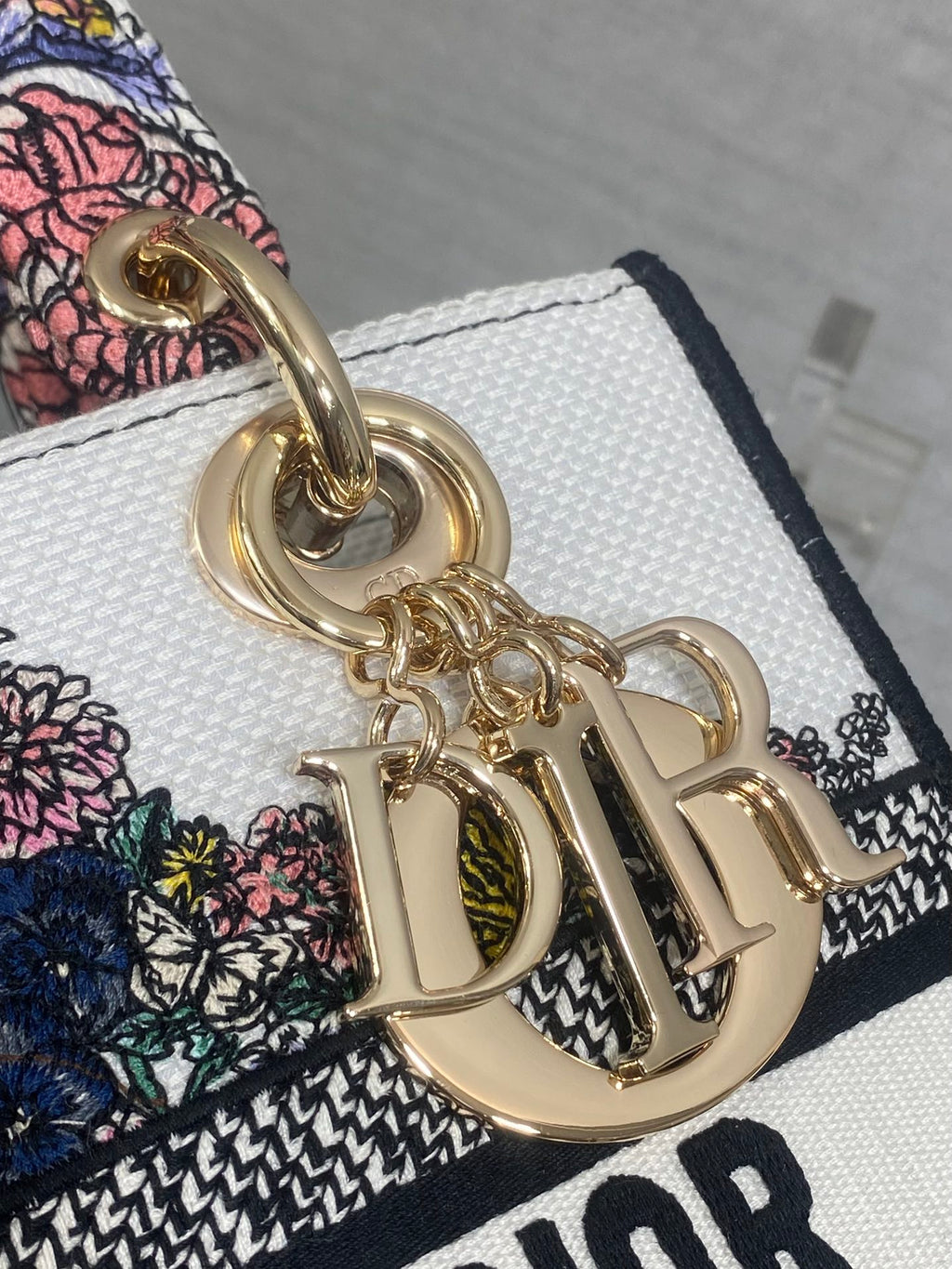 Dior Lady D-Lite Bag – Lucky Flower Embroidery (White / Multicolour)