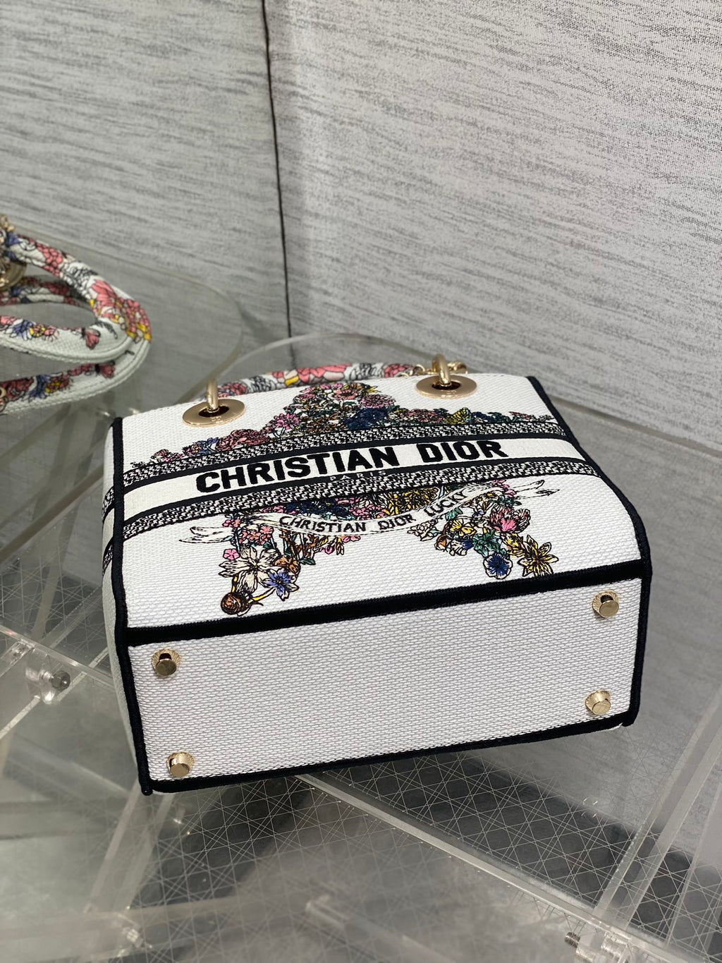Dior Lady D-Lite Bag – Lucky Flower Embroidery (White / Multicolour)