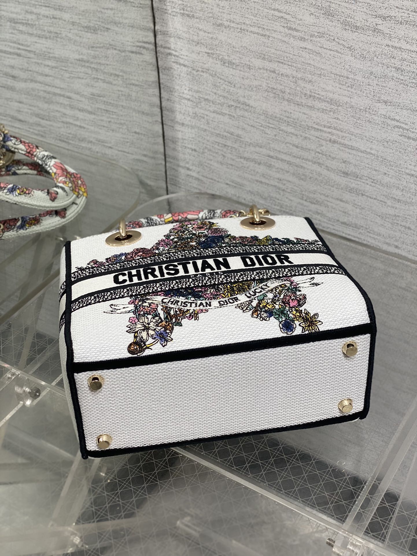Dior Lady D-Lite Bag – Lucky Flower Embroidery (White / Multicolour)
