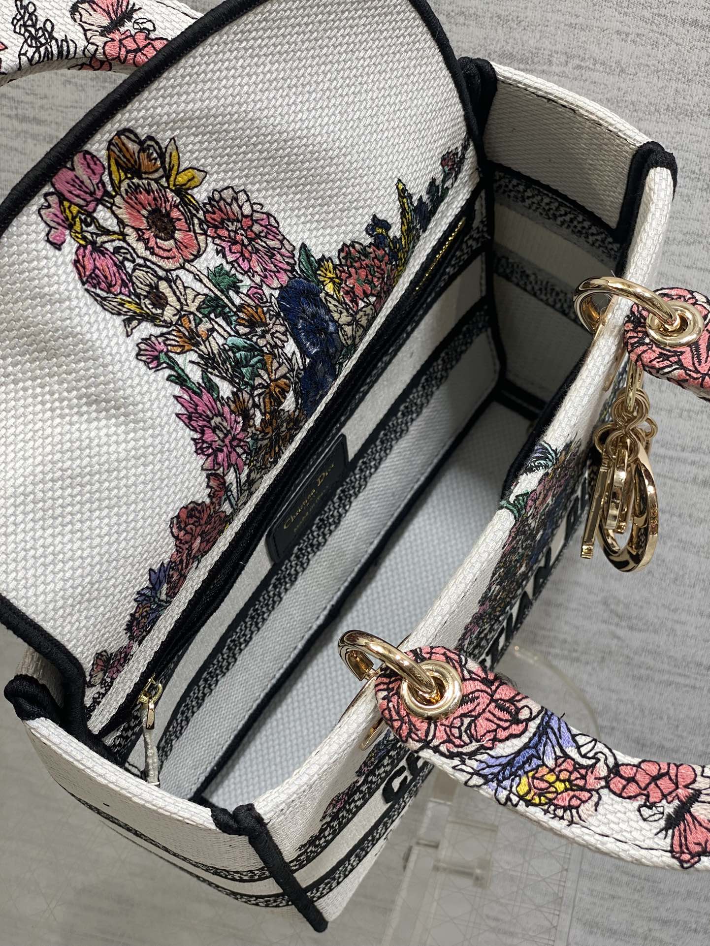 Dior Lady D-Lite Bag – Lucky Flower Embroidery (White / Multicolour)