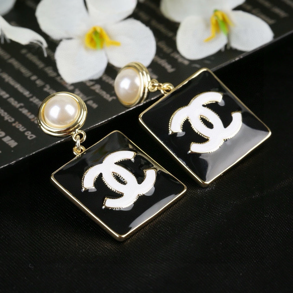 Chanel Classic Pearl Monochrome Black Enamel Square CC Drop Earrings