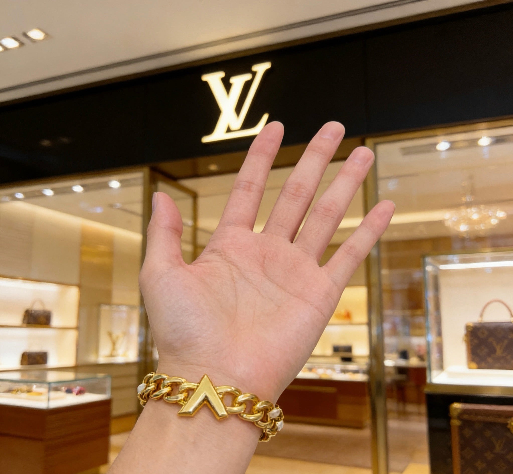 LOUIS VUITTON Style Monogram White Canvas Gold-Tone Chunky Chain Integrated LV Emblem Slim Leather Bracelet