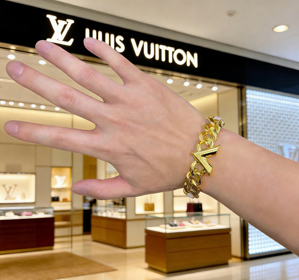 LOUIS VUITTON Style Monogram White Canvas Gold-Tone Chunky Chain Integrated LV Emblem Slim Leather Bracelet