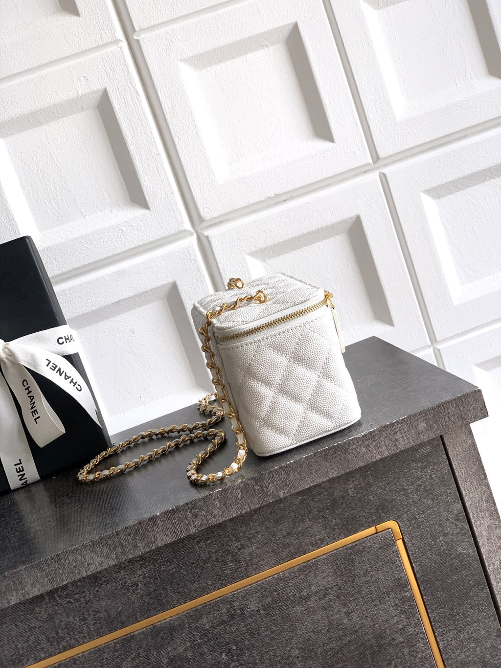 Chanel 26C Cruise Vanity Case with Chain - Quilted Cream White Leather Bag (9.5 x 17 x 8 cm)