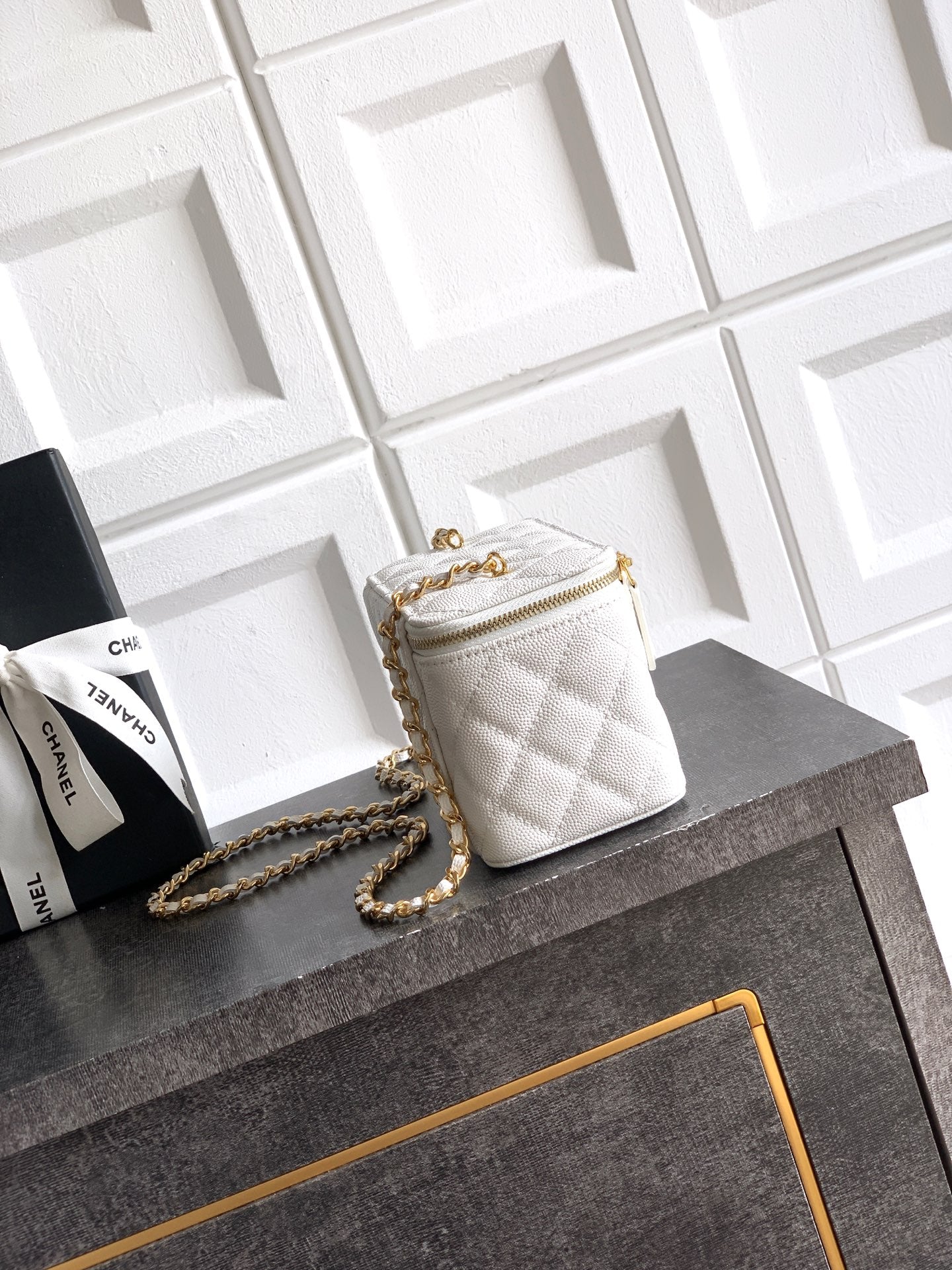 Chanel 26C Cruise Vanity Case with Chain - Quilted Cream White Leather Bag (9.5 x 17 x 8 cm)