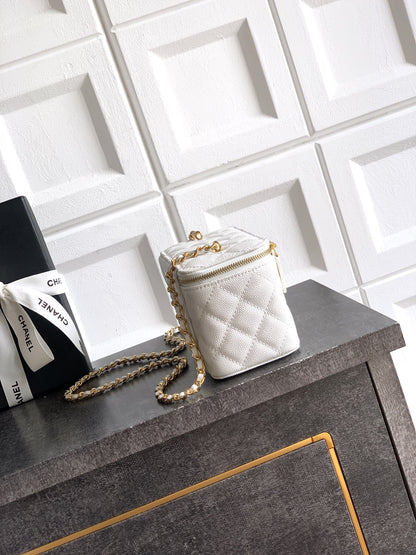 Chanel 26C Cruise Vanity Case with Chain - Quilted Cream White Leather Bag (9.5 x 17 x 8 cm)