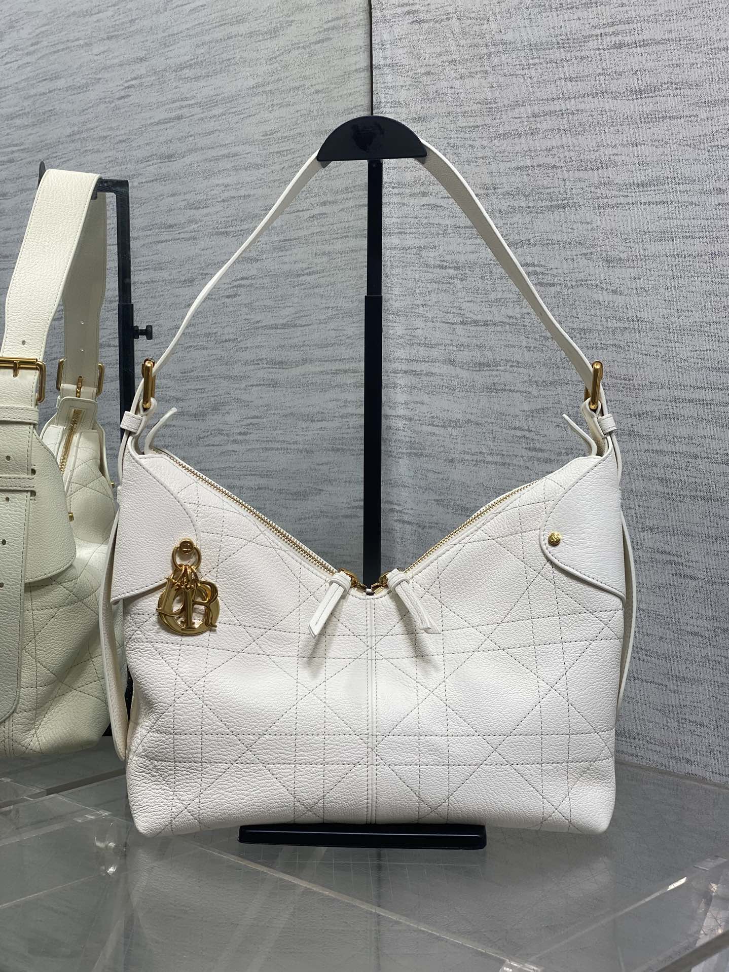 Dior Voyage Shoulder Bag White Grained Calfskin Sporty Hobo Crossbody 5881